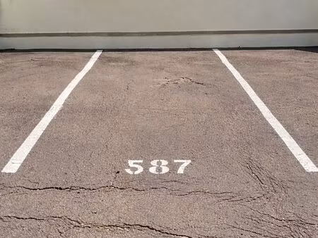 ◊ véhicule léger extérieur sécurisé (1 place)