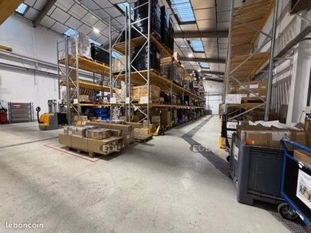 local d'activité 1 232 m²