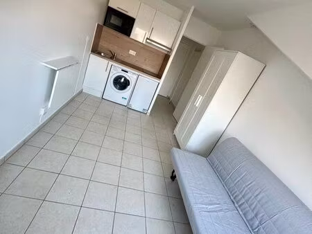 studio 19 m²  entièrement rénové et équipé - location meublée