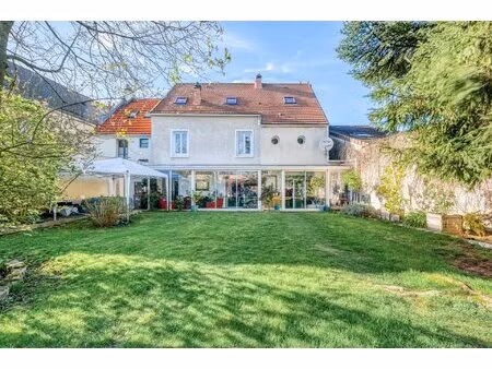 grande maison - 4 chambres - beau jardin