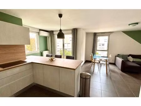 location appartement  66.8 m² t-3 à villeurbanne  1 300 €