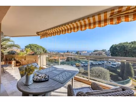 nice – fabron : appartement 3 pièces avec terrasse et vue mer