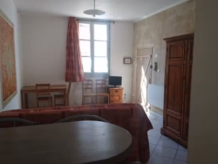 location meublée appartement 1 pièce 26 m² à mas thibert (13104)  500 €
