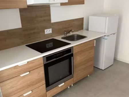 location meublée appartement 1 pièce 26 m² à gonfaron (83590)  417 €