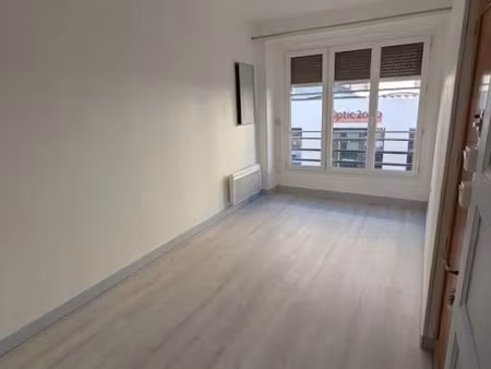 location appartement 3 pièces 60 m² à la côte-saint-andré (38260)  588 €