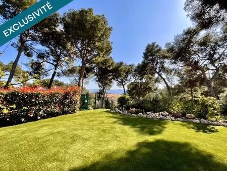 une adresse confidentielle et jardin méditérannéen face à la mer.