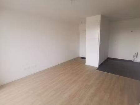 bel appartement t2 à saint cyr :