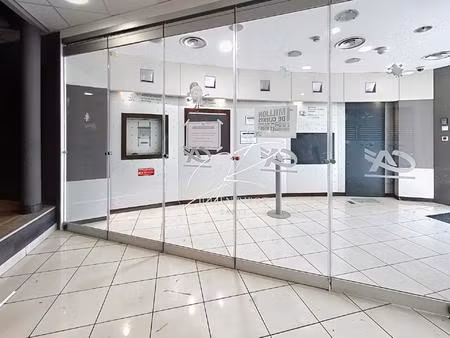 local commercial 303 m²