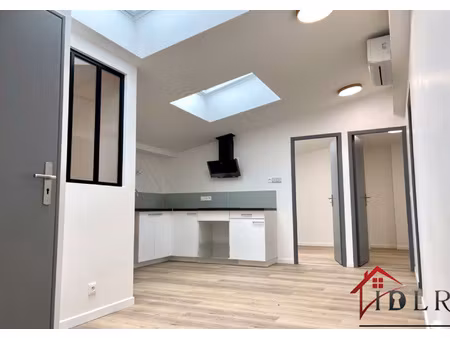 apartement + local commercial au centre ville de servon