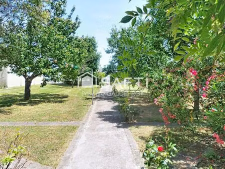 au coeur de jonzac  maison sur sous-sol developpant 158 m² + 80 m² garage