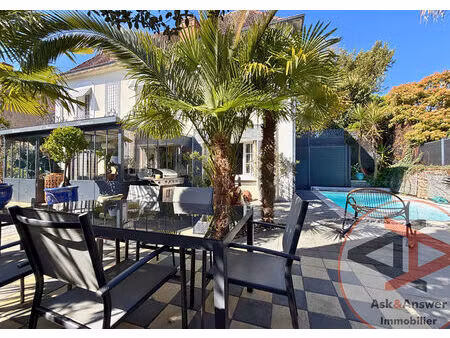 maison joué les tours 6 pièce(s) 165 m2