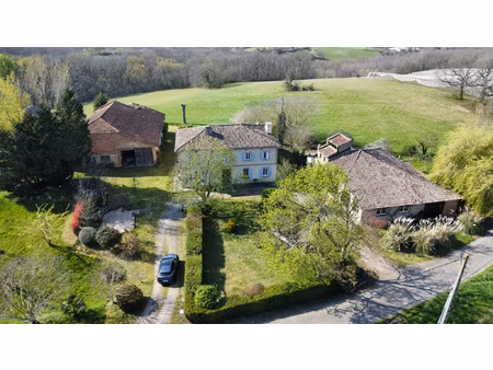 maison de maitre  avec une maison indépendante de plain pied