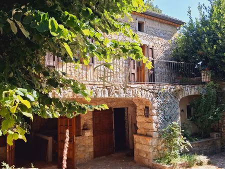 a vendre - a la limite du gard et de l'ardeche maison en pie