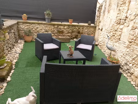 maison ancienne avec voute et pierres apprentes