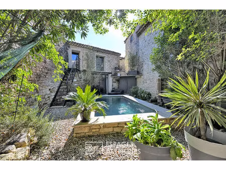 maison de village aux volumes généreux  avec piscine et garage
