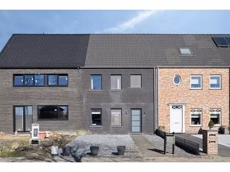 moderne woning met 3 slaapkamers en grote tuin te wuustwezel