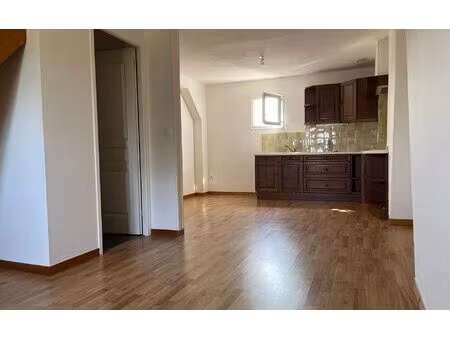 location appartement  m² t-2 à damville  470 €