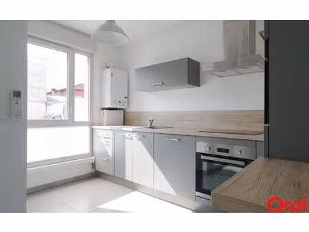 location appartement  m² t-2 à lyon 9  880 €