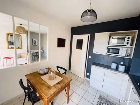 idéalement situé à ferney-voltaire – appartement meublé à louer avec parking  piscine  pro