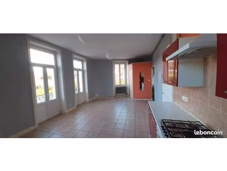 t2+balcon chauffage compris