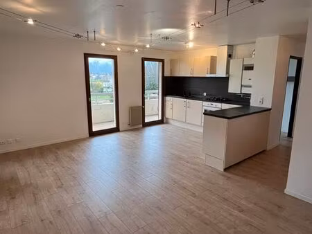 apparemment t2 48m2 à louer  750 cc