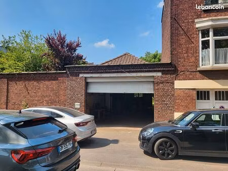 parking/box 1 pièce 143 m²