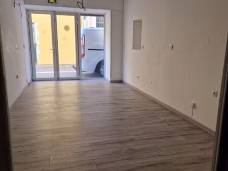 martigues cv ferrieres a côté église local 25m2