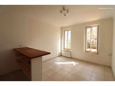 village de château-gombert -t2 terrasse et verrière