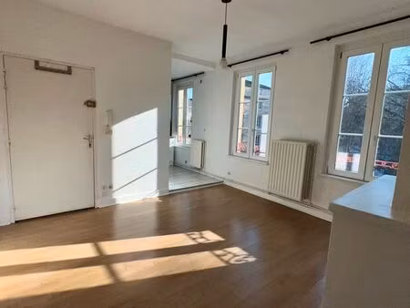 f3 lumineux et au calme – metz centre gare  charme et confort