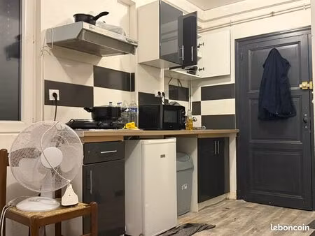 appartement studio t1 meublé  rénové avec terrasse et parking  à proximité écoles et comme