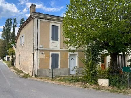 loue maison ancienne de 140m2 entièrement rénovée avec jardin de 150m2