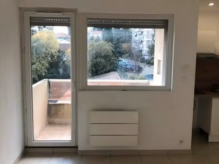 studio secteur montaury parking