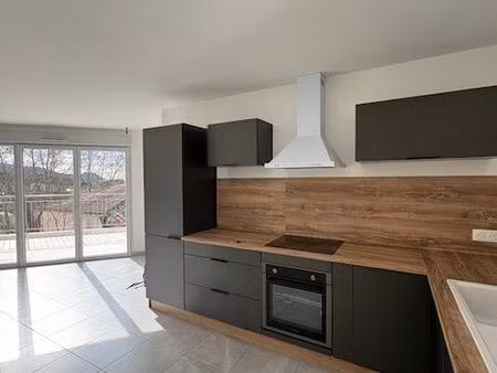 location t3 lumineux terrasse