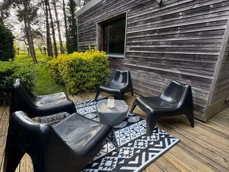à louer  charmant lodge en bois de 30 m²  entièrement meublé  situé à oudon (44521)  dans 