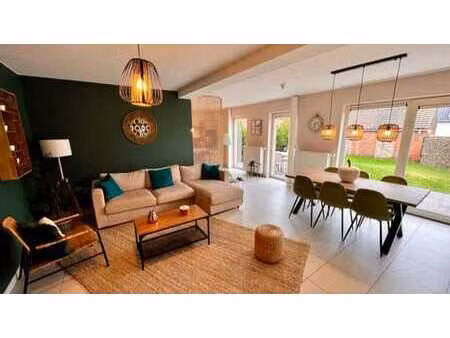 stunning 2-bedroom apartment  next to shape