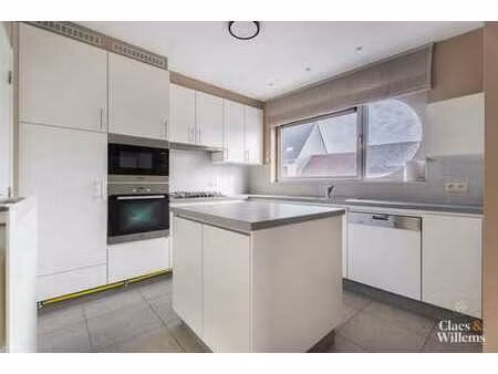 appartement prêt à emménager au centre de denderwindeke.