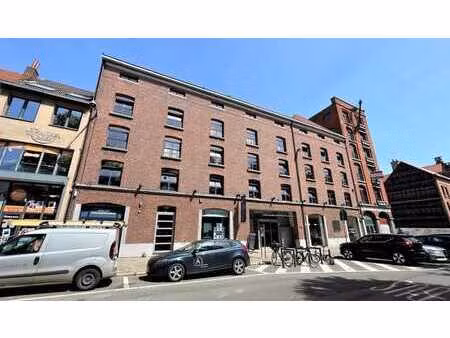 bureau/showroom b2b à louer sur l'île