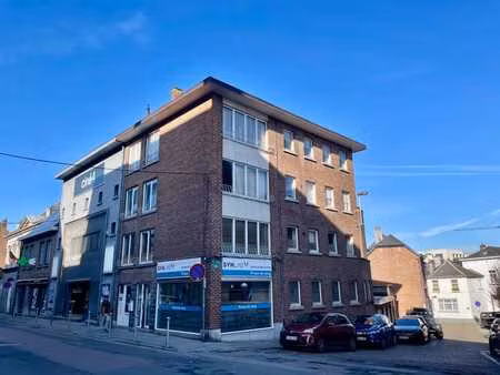 immeuble de 5 unités à rénover + 3 garages