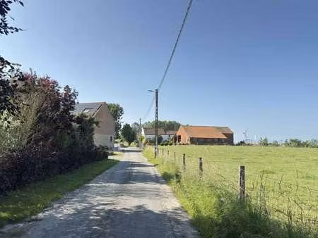 terrain constructible situe au calme