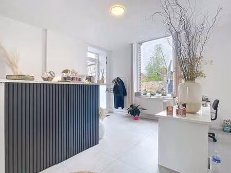 surface commerciale bien situé à assesse