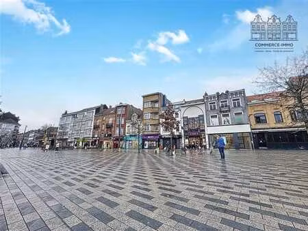 quartier place du miroir - rez commercial a louer