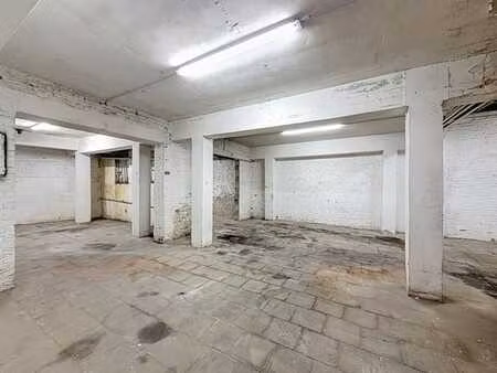 entrepôt de stockage en plein centre-ville ! facile d'accès