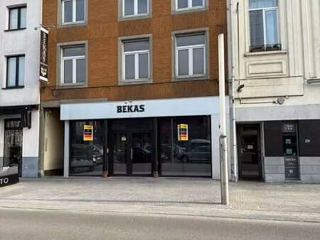 ruim handelsgelijkvloers (±350 m²) met tal van mogelijkhe...