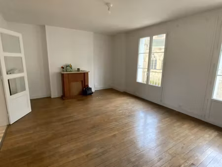 location appartement 3 pièces à vire-normandie (14500) : à louer 3 pièces / 71m² vire-norm