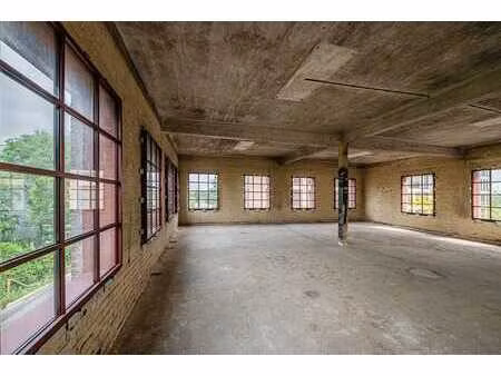 incubator unique (705 m²) à vendre à furnes