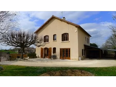 dans un écrin de verdure  belle maison du début du 20ème siècle