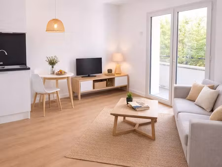 t2 lumineux nu 35 m² - 10 minutes à pied de la gare castelnaudary