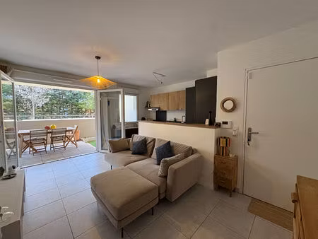 appartement gignac la nerthe 2 pièce(s) 40.16 m2 - terrasse- 2 places parking