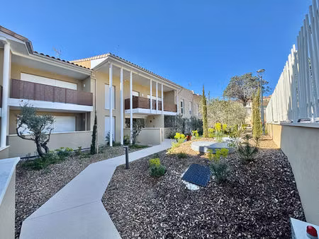 lancon provence - appartement t4 + terrasse + parking - 83 m²