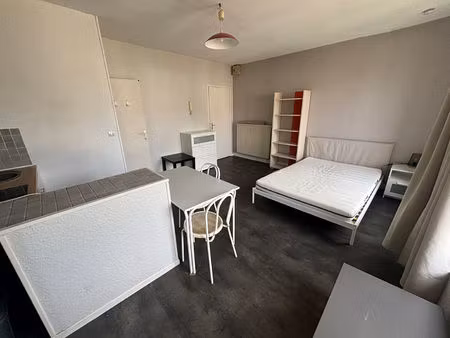 charmant studio meublé à louer dans le quartier saint-thomas à reims